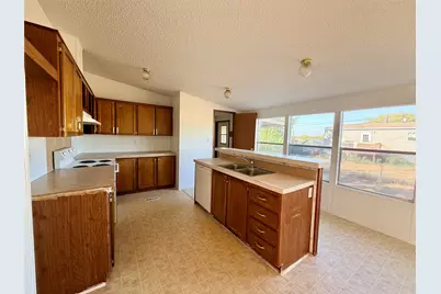 414 Avenue F, Lexington, TX 78947 - Photo 2