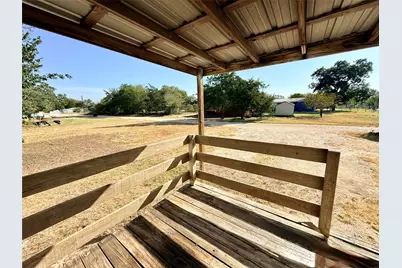 414 Avenue F, Lexington, TX 78947 - Photo 16