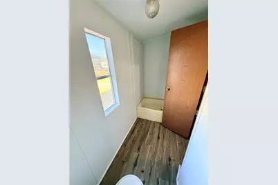 414 Avenue F, Lexington, TX 78947 - Photo 14