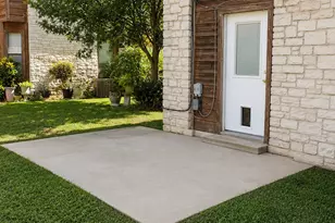 104 Leona St, Lockhart, TX 78644 - Photo 2