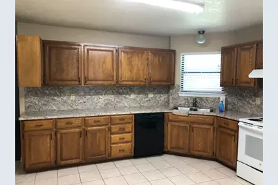 104 Leona Street, Lockhart, TX 78644 - Photo 8