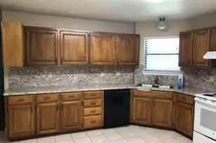 104 Leona St, Lockhart, TX 78644 - Photo 8