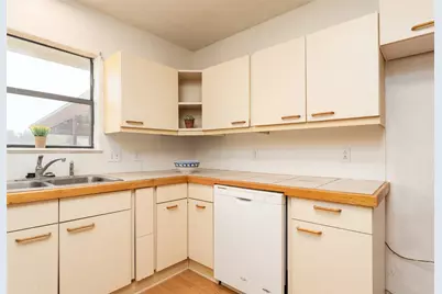 600 W Cypress Street, Johnson City, TX 78636 - Photo 10