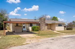 600 W Cypress St, Johnson City, TX 78636 - Photo 2
