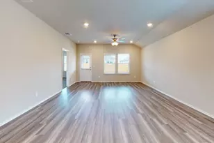 109 Little Grn Trl, Jarrell, TX 76537 - Photo 6