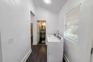 907 E 3rd St, Austin, TX 78702 - Photo 12