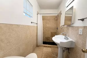 907 E 3rd St, Austin, TX 78702 - Photo 32