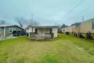 820 Chihuahua St, Lockhart, TX 78644 - Photo 2