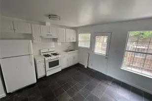 2808 Lyons Rd, Austin, TX 78702 - Photo 2