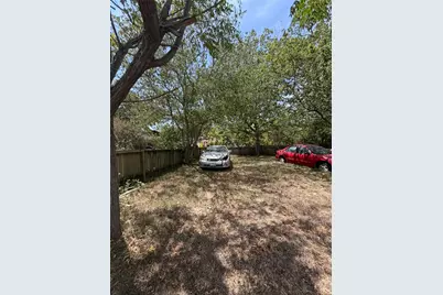 506 S Avenue C, Elgin, TX 78621 - Photo 4
