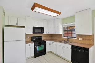 1308 Pendergrass St, Lockhart, TX 78644 - Photo 4