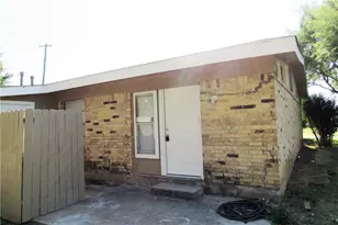 2710 St Edwards Cir, Austin, TX 78704 - Photo 2