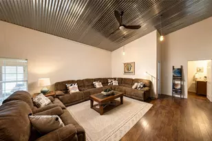 6417 Co Rd 240, Waelder, TX 78959 - Photo 16