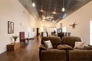6417 Co Rd 240, Waelder, TX 78959 - Photo 18