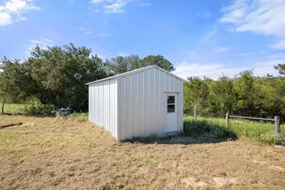 6417 County Road 240, Waelder, TX 78959 - Photo 28