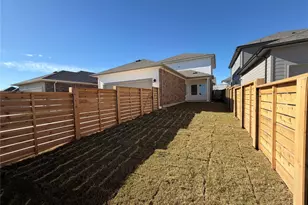 104 Maple Hedge Rd, Hutto, TX 78634 - Photo 10