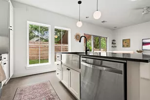 1213 Eleanor St, Austin, TX 78721 - Photo 18