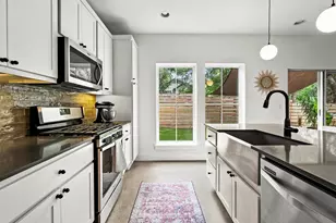 1213 Eleanor St, Austin, TX 78721 - Photo 16