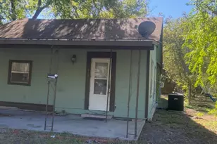 523 S Rio Grande St, Lockhart, TX 78644 - Photo 2