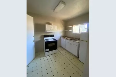 523 S Rio Grande Street, Lockhart, TX 78644 - Photo 6