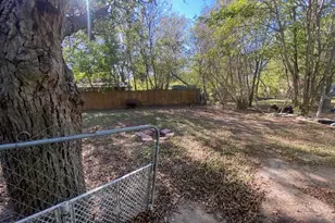 523 S Rio Grande St, Lockhart, TX 78644 - Photo 16