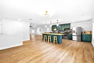 295 Oak Creek Cir, Luling, TX 78648 - Photo 10
