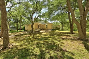 295 Oak Creek Cir, Luling, TX 78648 - Photo 4