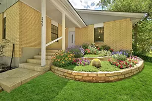 295 Oak Creek Cir, Luling, TX 78648 - Photo 2