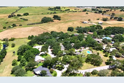 295 Oak Creek Circle, Luling, TX 78648 - Photo 30