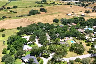 295 Oak Creek Cir, Luling, TX 78648 - Photo 30