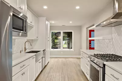 8910 Mount Bartlett Drive, Austin, TX 78759 - Photo 14