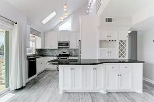 16525 Jamaica Cove Rd, Jamaica Beach, TX 77554 - Photo 2