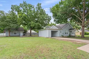 1607 N Harding Ave, Cameron, TX 76520 - Photo 2