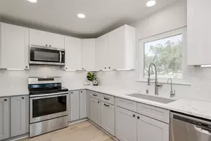 1805 Spring Valley Dr, Dripping Springs, TX 78620 - Photo 26