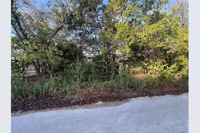 713 E 2nd Street, Elgin, TX 78621 - Photo 2