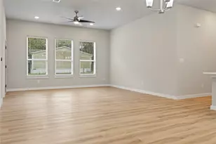 240 Shadow Oak Dr, Bastrop, TX 78602 - Photo 6