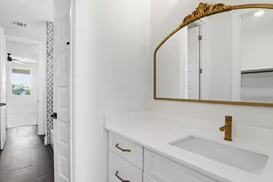2301 E 10th St, Austin, TX 78702 - Photo 20