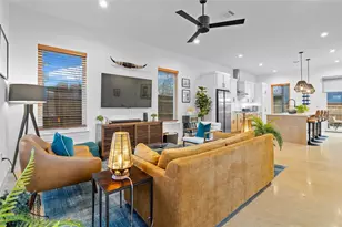 205 W Croslin St, Austin, TX 78752 - Photo 4