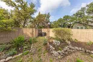16 E Villa Meadow St, Wimberley, TX 78676 - Photo 4