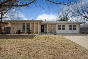 4709 York Hill Dr, Austin, TX 78723 - Photo 2