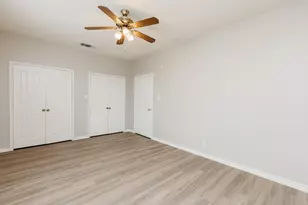 212 Sandstone Dr, Jarrell, TX 76537 - Photo 14