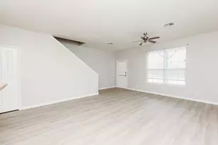 212 Sandstone Dr, Jarrell, TX 76537 - Photo 6