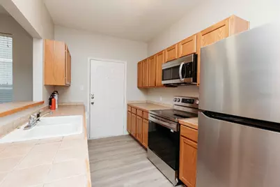 212 Sandstone Drive #H, Jarrell, TX 76537 - Photo 8