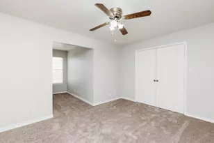 212 Sandstone Dr, Jarrell, TX 76537 - Photo 16