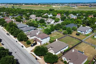 411 Estate Dr, Hutto, TX 78634 - Photo 38