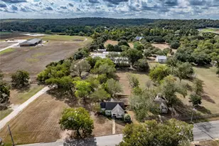 414 E Eblin St, La Grange, TX 78945 - Photo 12
