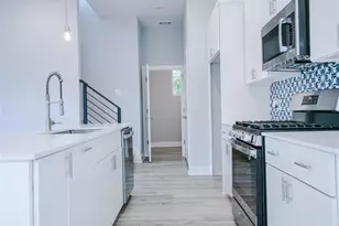 1042 Rosemont St, Austin, TX 78723 - Photo 10