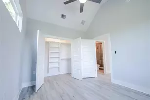 1042 Rosemont St, Austin, TX 78723 - Photo 22