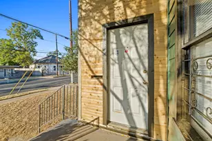 1308 E 12th St, Austin, TX 78702 - Photo 4