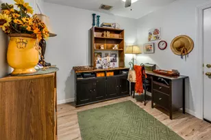 402 Village Ln, Buda, TX 78610 - Photo 6